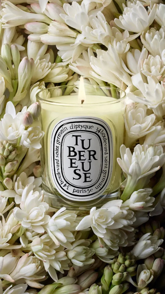 Tubéreuse (Tuberose) - Classic Candle by Diptyque - lifestyle view