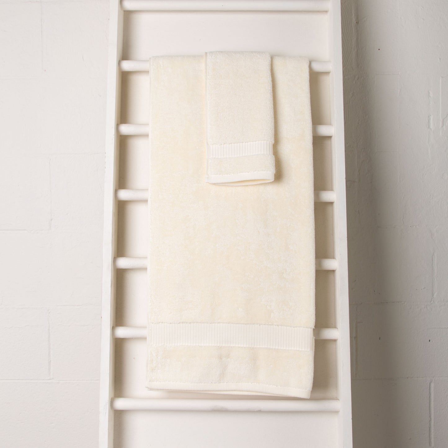 Ivory Hilda Hand Towel