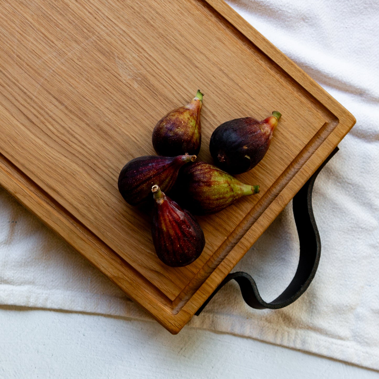 Oak Wood Handcrafted Cutting Board With Juice Grooves & Leather Handle (Large)