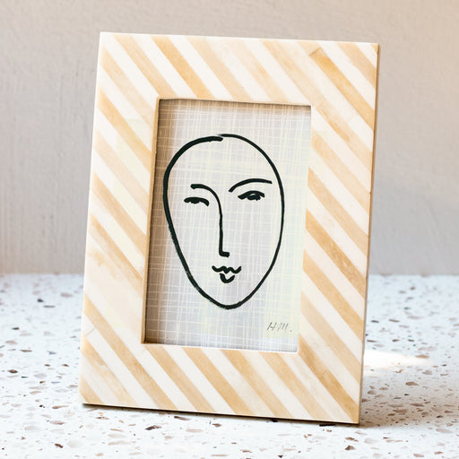 Ethically Salvaged Horn and Mango Wood Handcrafted Picture Frame (4x6”)
