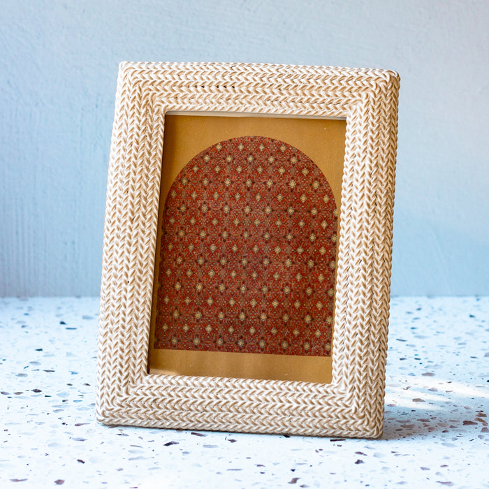 Dream Weavers Whitewash Resin Picture Frame (5x7”)