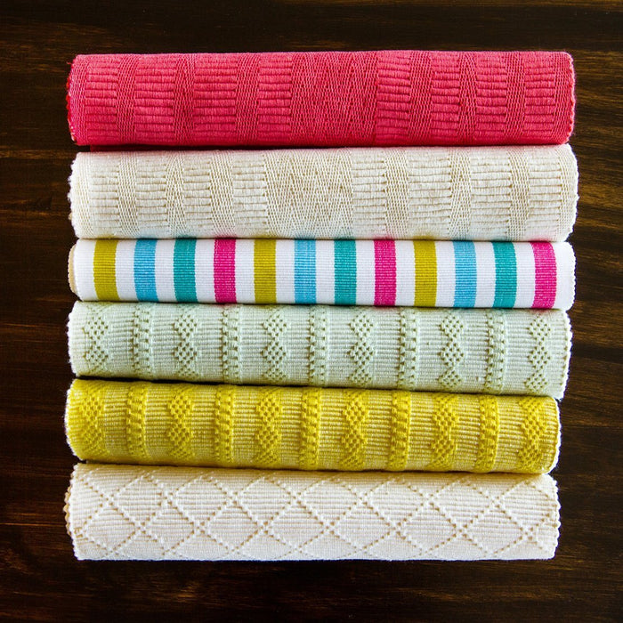Daffodil & White Fill 100% Cotton Rep Weave Placemat (19.25" x 13")