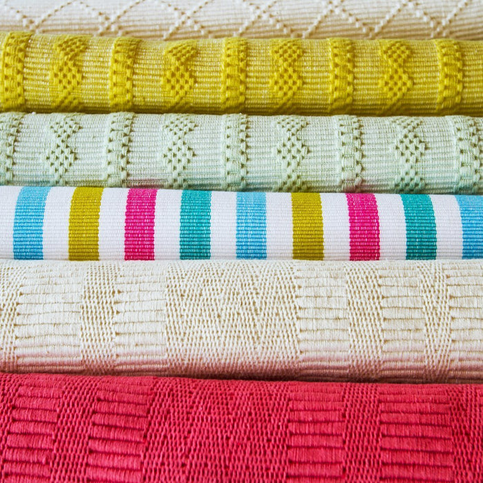 Daffodil & White Fill 100% Cotton Rep Weave Placemat (19.25" x 13")