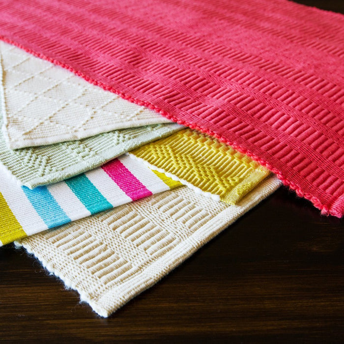 Daffodil & White Fill 100% Cotton Rep Weave Placemat (19.25" x 13")